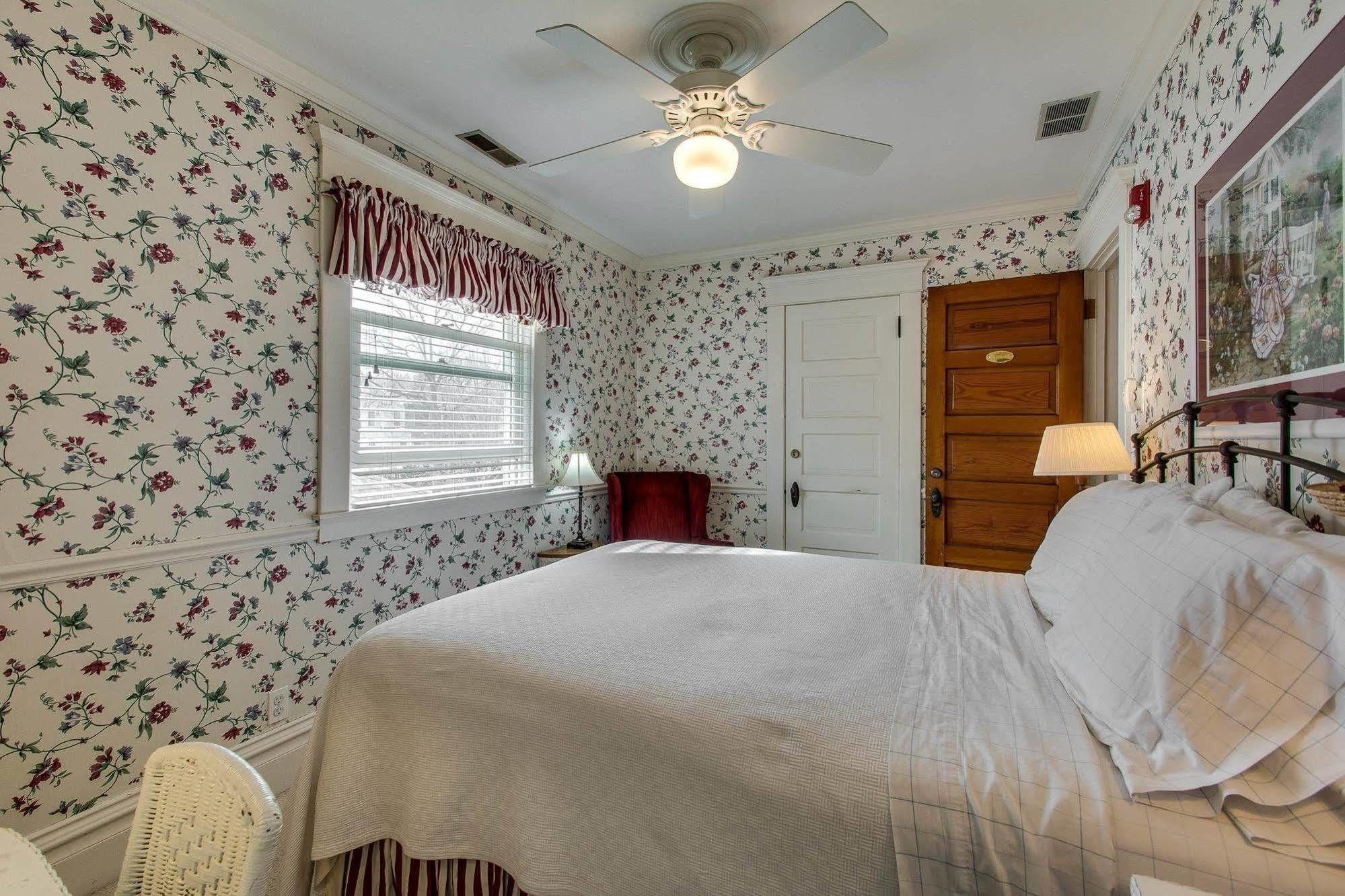 Harrison House Bed & Breakfast Naperville Exteriör bild