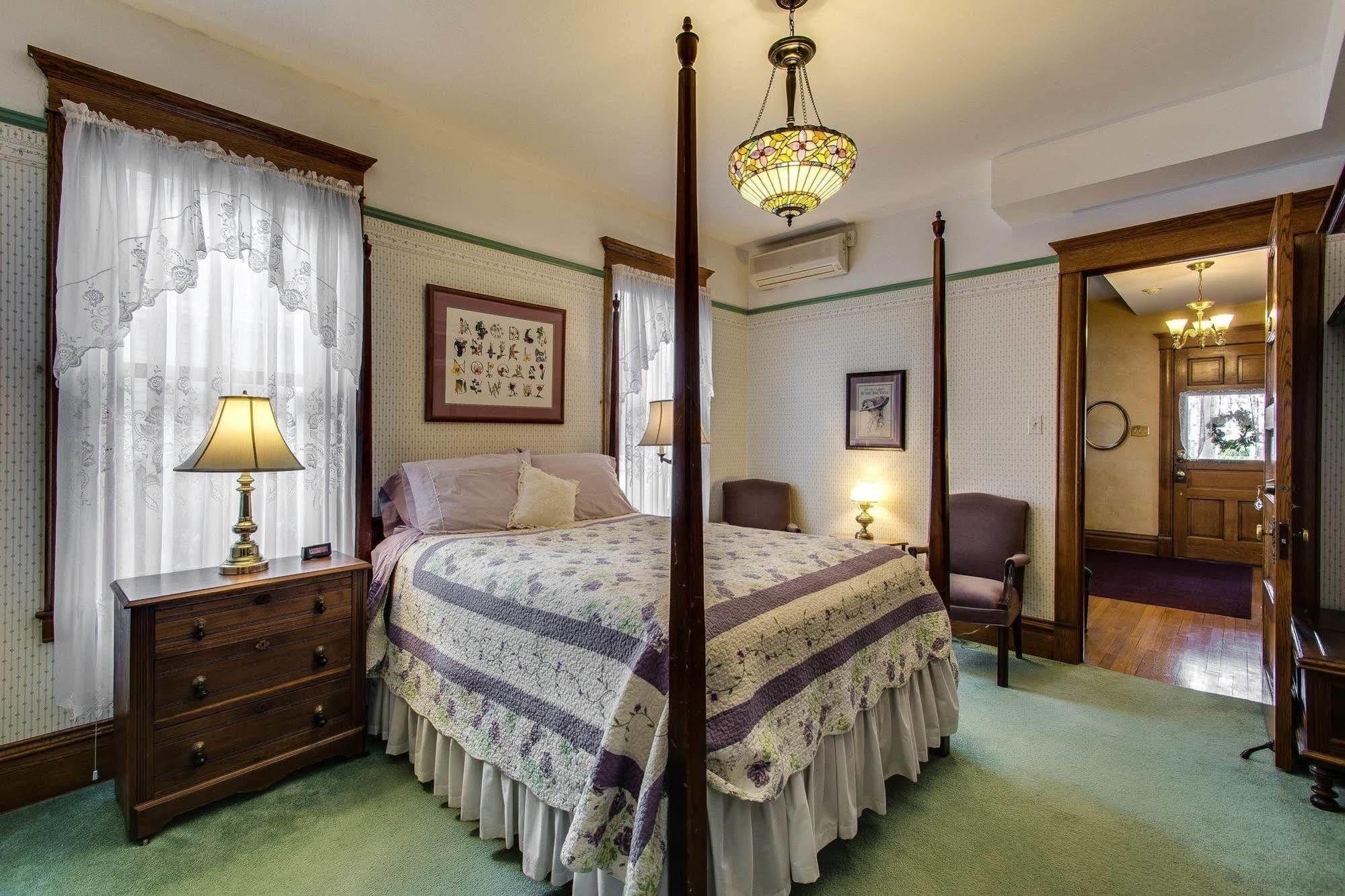 Harrison House Bed & Breakfast Naperville Exteriör bild