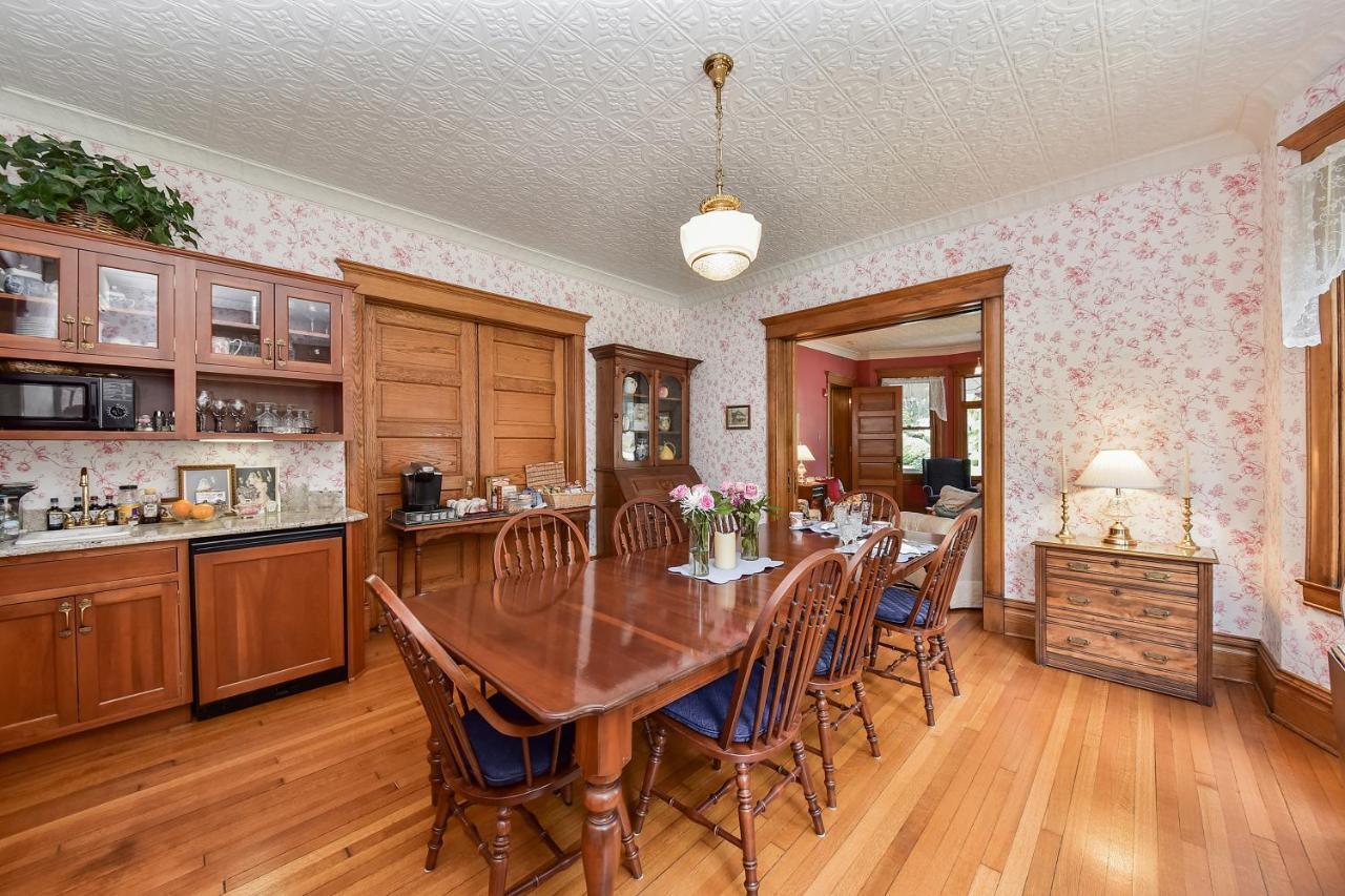 Harrison House Bed & Breakfast Naperville Exteriör bild